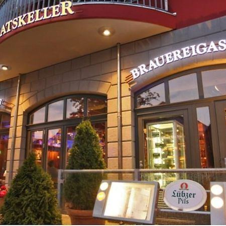 ホテル Ratskeller Waren ヴァーレン エクステリア 写真
