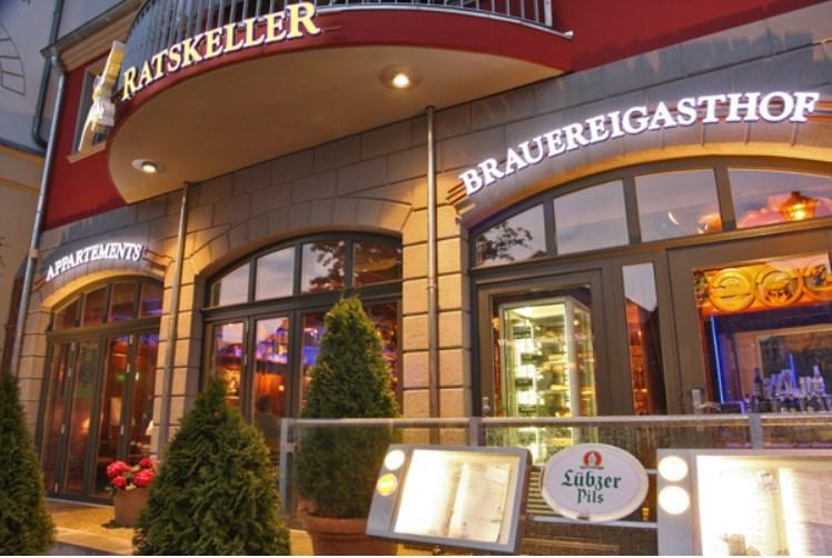ホテル Ratskeller Waren ヴァーレン エクステリア 写真